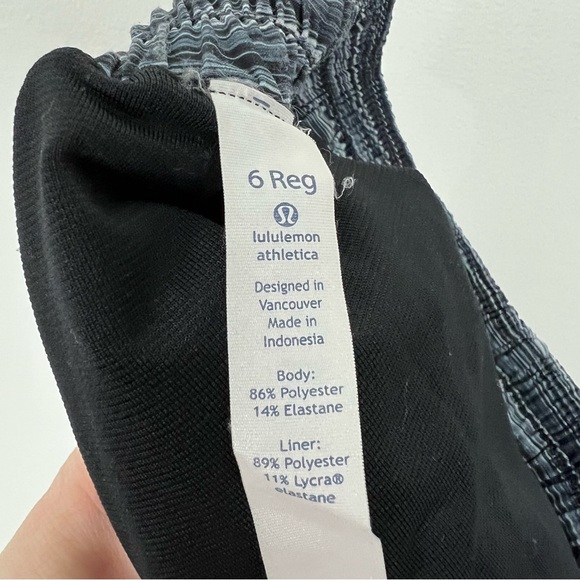 Lululemon Hotty Hot Short II Low Tide Alpine White Black Size 6 - Picture 7 of 8